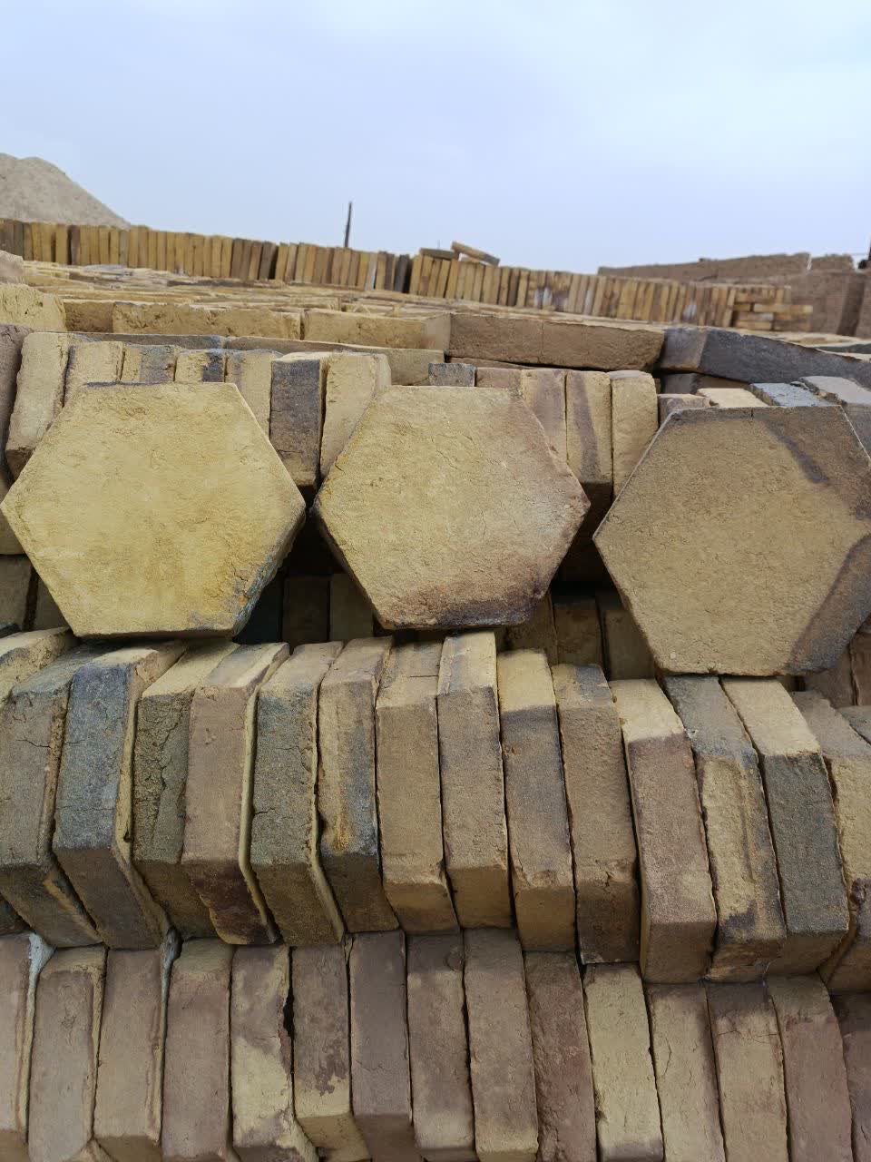 خرید جدیدترین انواع آجر سنتی کف گنابادی 30 مرداد ماه 1404